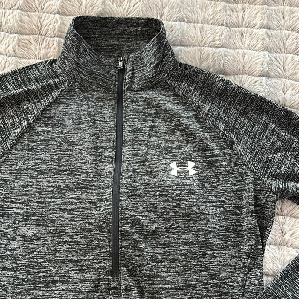 Under Armour Black and Gray Quarter-Zip Pullover size medium Heather Black